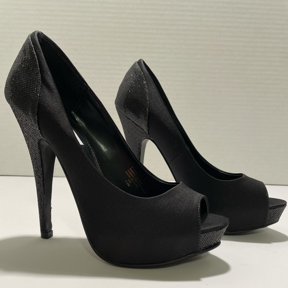 Steve Madden Tessi Heels - Picture 1 of 8